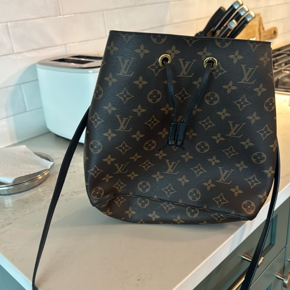 Authentic Louis Vuitton Neo Noe